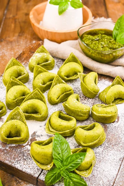 Tortellini e tortelloni pratos típicos emilia itália — Fotografia de Stock
