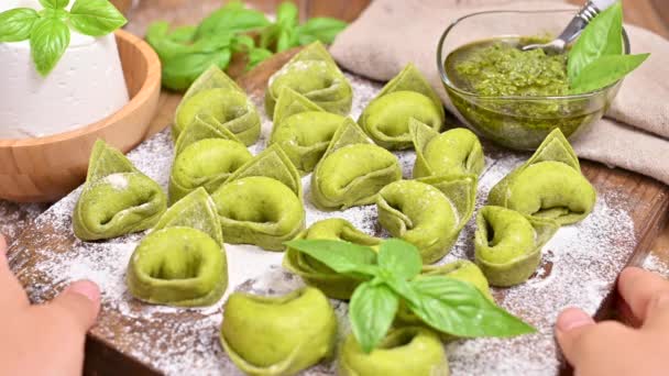Tortellini e tortelloni pratos típicos emilia itália — Vídeo de Stock