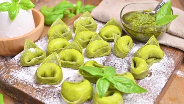 Tortellini e tortelloni τυπικά πιάτα emilia italy — Αρχείο Βίντεο