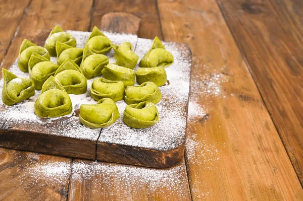 Tortellini e tortelloni pratos típicos emilia itália — Fotografia de Stock