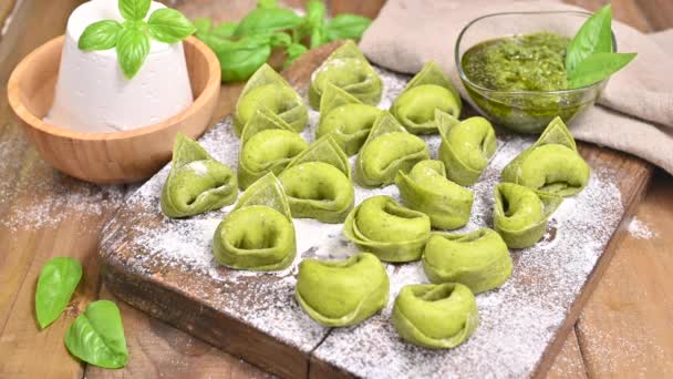 Tortellini e tortelloni typical dishes emilia italy — Stock Video