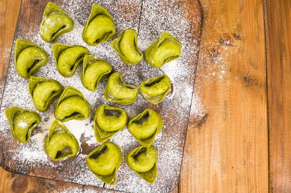Tortellini e tortelloni piatti tipici emilia italia — Foto Stock