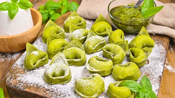 Tortellini e tortelloni typical dishes emilia italy — Stock Photo, Image