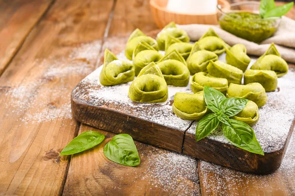 Tortellini e tortelloni piatti tipici emilia italia — Foto Stock