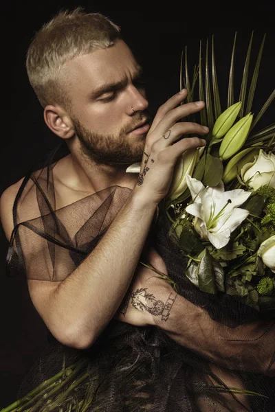 Çiçek Takım Elbiseli Erkek — Stok fotoğraf