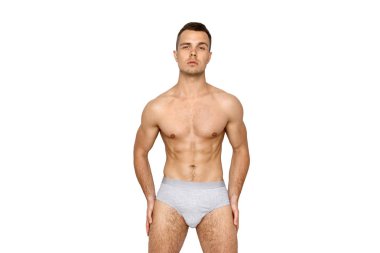 Adam beyaz arka planda gri iç çamaşırı