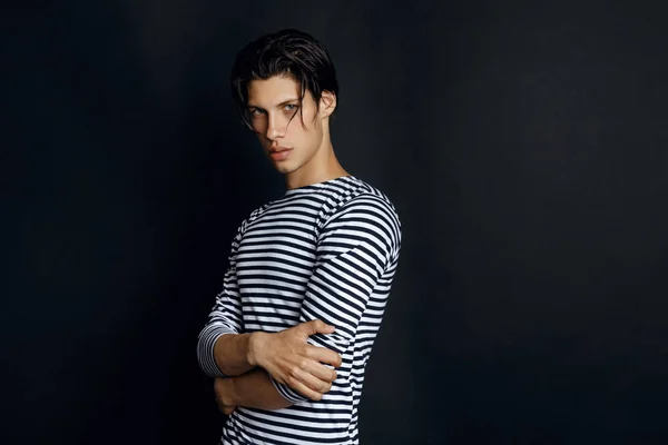 Modelo Masculino Sexy Marineros Camisa Blanca Negra Sobre Fondo Negro — Foto de Stock