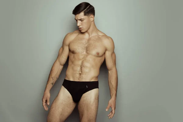 Muskelstark Vacker Strippad Manlig Modell Svart Shirt Och Svarta Underkläder — Stockfoto
