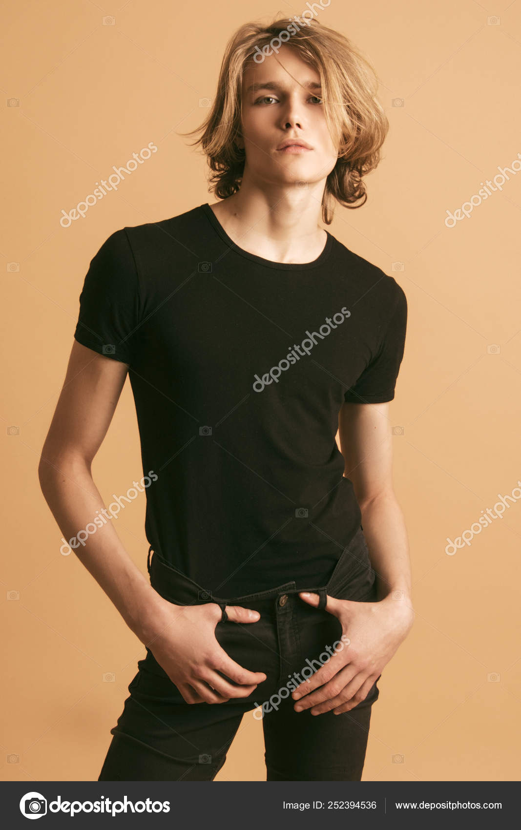 Muscle Blonde Beautiful Stripped Male Model Long Hair Casual Look Stock  Photo by © 252394536