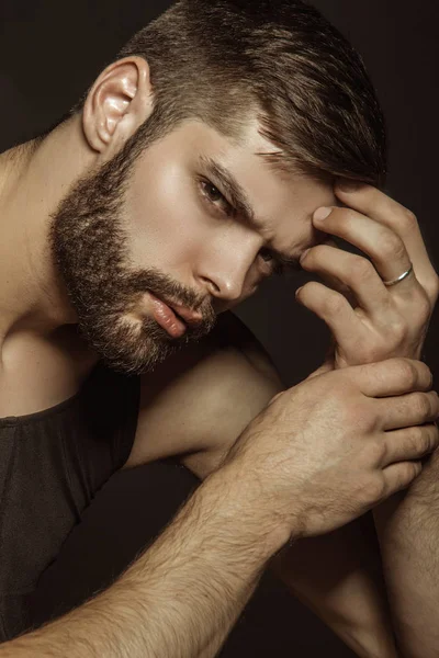 Músculo Cara Barbuda Fuerte Hermoso Modelo Masculino Despojado Ropa Interior — Foto de Stock