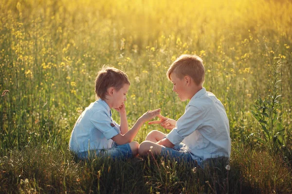 Two Little Boys Friends Playing Stone Scissors Paper Game Summer — Stock Photo, Image