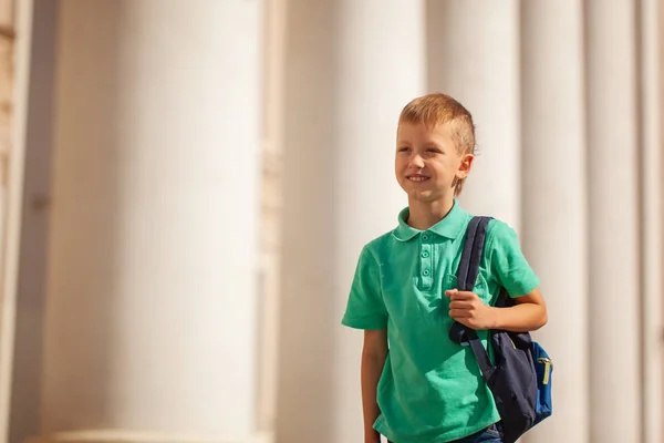 Niedliche Kind Mit Rucksack Die Schule Gehen Junge Mit Backpak — Stockfoto