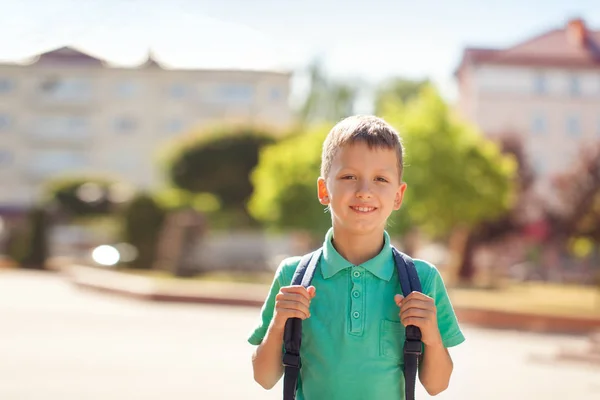 Schattig Kind Met Rugzak Naar School Gaan Jongen Met Backpak — Stockfoto