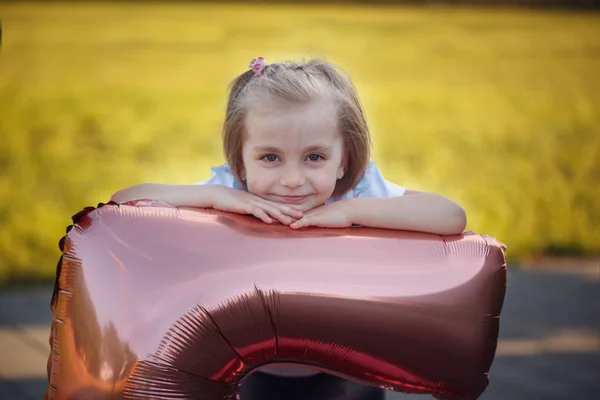 Clooseup Cute Portrait Little Girl Outdoor Summer Day — стоковое фото