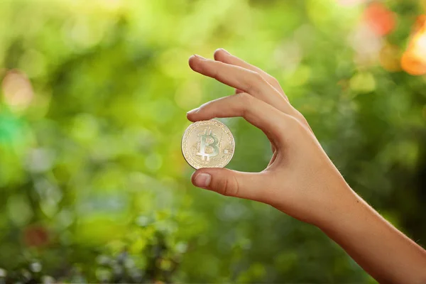 Hand Holding Bitcoin Coin Green Natyrhand Holding Bitcoin Coin Green — Stock Photo, Image