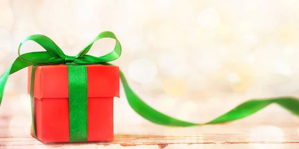 Banner Caja Regalo Navidad Con Cinta Verde Espacio Para Copiar —  Fotos de Stock