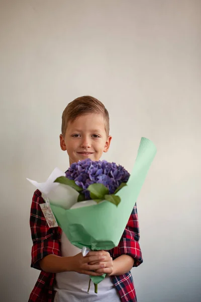 Cute Boy Beautiful Bouquet Flowers Hydrangea — Stock Photo, Image