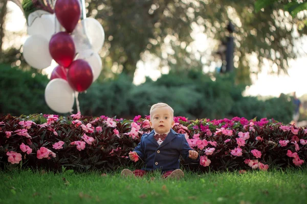 Cute Playful Smiled Blond Years Old Boy Sitting Green Grass — Stock Photo, Image