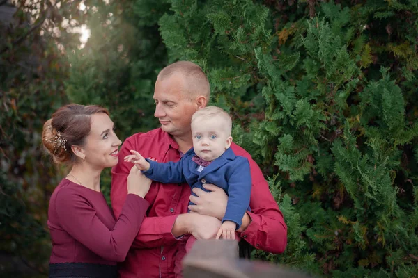 Gelukkig Moeder Vader Zoon Het Park Geluk Het Leven Van — Stockfoto