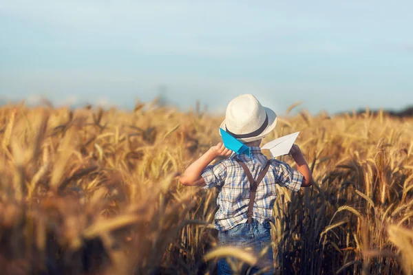 Child Playing Paper Airplane Dreams Traveling Summer Day Nature Rear — Stock Photo, Image