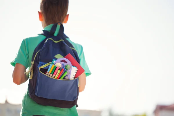 Jongen Met Volledige School Rugzak Weinig Leerling Terug Naar School — Stockfoto