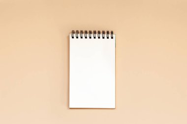 Tablo boş spiral defter. Üstten Görünüm