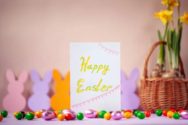 Svátek velikonoční pozadí s textem kartu Veselé Velikonoce. — Stock fotografie