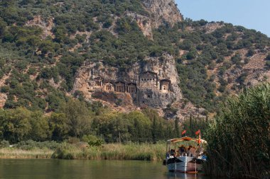 Türkiye 'nin Marmaris ilinin Dalyan ilçesi yakınlarındaki kayalara Lycian Royal dağ mezarları kazıldı