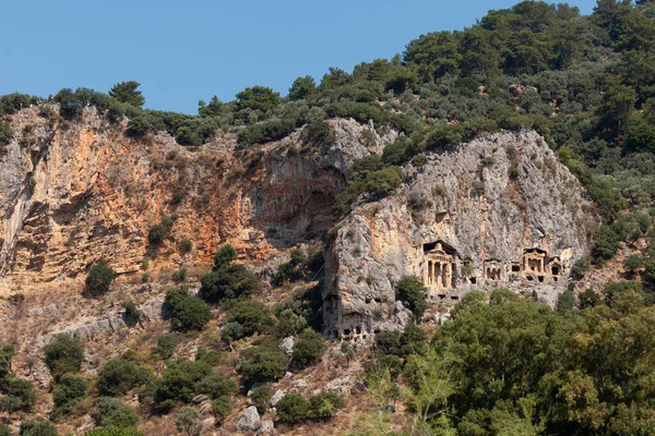 Лікійські королівські гробниці, висічені в каменях поблизу міста Далеян, що в провінції Мармаріс (Туреччина). — стокове фото