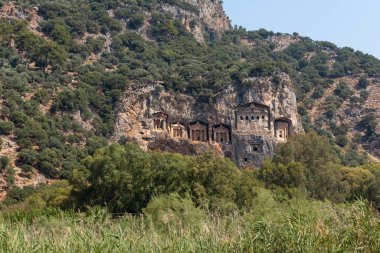Türkiye 'nin Marmaris ilinin Dalyan ilçesi yakınlarındaki kayalara Lycian Royal dağ mezarları kazıldı
