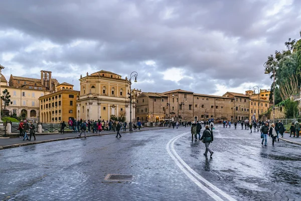 Roma Italia Enero 2018 Gente Caminando Calle Por Teatro Vía —  Fotos de Stock