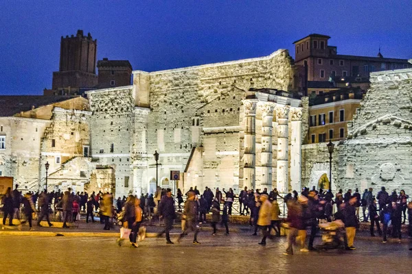 Roma Itália Dezembro 2017 Cena Noturna Edifícios Fórum Romano Cidade — Fotografia de Stock