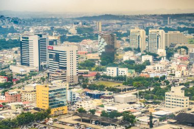 Guayaquil, Ekvador, Mayıs-2018-Guayaquil şehir pencere düzleminden havadan görünüm
