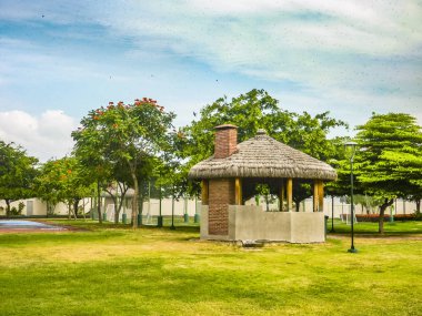 Ekvador Samborondon bölgesindeki özel mahalle parkında Beautil ve huzur dolu bir manzara.