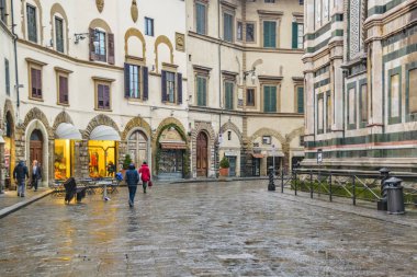 Floransa, İtalya, Ocak - 2018 - Kış kentsel gün olay yerinde ünlü piazza del duomo, Floransa şehir, İtalya
