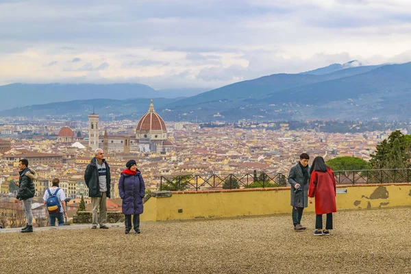 Florencja Włochy Stycznia 2018 Turystów Oglądania Widoku Gród Miasta Florencja — Zdjęcie stockowe