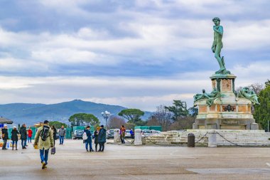 Floransa, İtalya, Ocak - 2018 - insanlara bakış michaelangelo piazza Floransa, İtalya