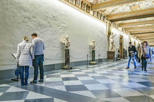 Floransa, İtalya, Ocak - 2018 - perspektif iç görünüm ünlü Galerisi Floransa kenti, İtalya