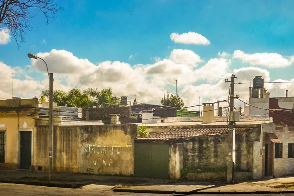 乌拉圭蒙得维的亚市被忽视社区的城市日场景 — 图库照片