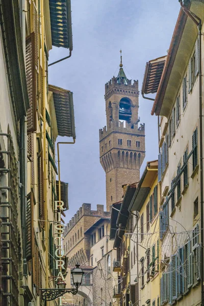 Floransa, İtalya, Ocak - 2018 - düşük açılı kentsel mimari olay yerinde tarihi merkezi Floransa şehir, İtalya