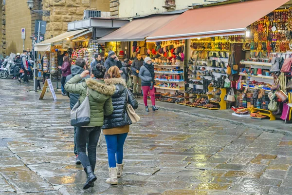 Florencja Włochy Styczeń 2018 Urban Zimowa Scena Deszczowa Tradycyjnym Targu — Zdjęcie stockowe