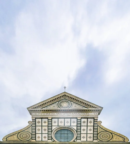 意大利佛罗伦萨历史中心圣玛丽亚中篇小说大教堂教堂的外部细节视图 — 图库照片