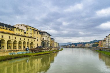 Arno riverfront binaları ile tarihi merkez cityscape ana konu olarak-Floransa