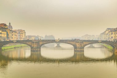 Arno riverfront binaları ile tarihi merkez cityscape ana konu olarak-Floransa