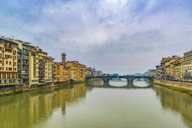 Arno riverfront binaları ile tarihi merkez cityscape ana konu olarak-Floransa