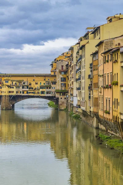 Arno Riverfront Binaları Ile Tarihi Merkez Cityscape Ana Konu Olarak — Stok fotoğraf