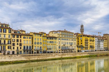 Arno riverfront binaları ile tarihi merkez cityscape ana konu olarak-Floransa
