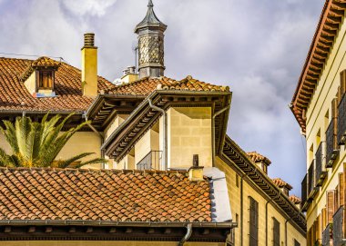 Düşük açılı görüntülemek eski tarzı binalar Madrid kenti, İspanya