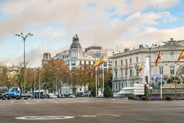 Madrid, İspanya, Aralık - 2017 - kentsel gün olay yerinde ünlü gran via Madrid şehir, İspanya sokakta