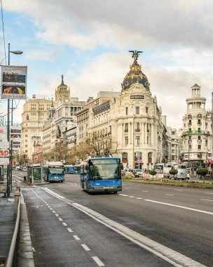 Madrid, İspanya, Aralık - 2017 - kentsel gün olay yerinde ünlü gran via Madrid şehir, İspanya sokakta